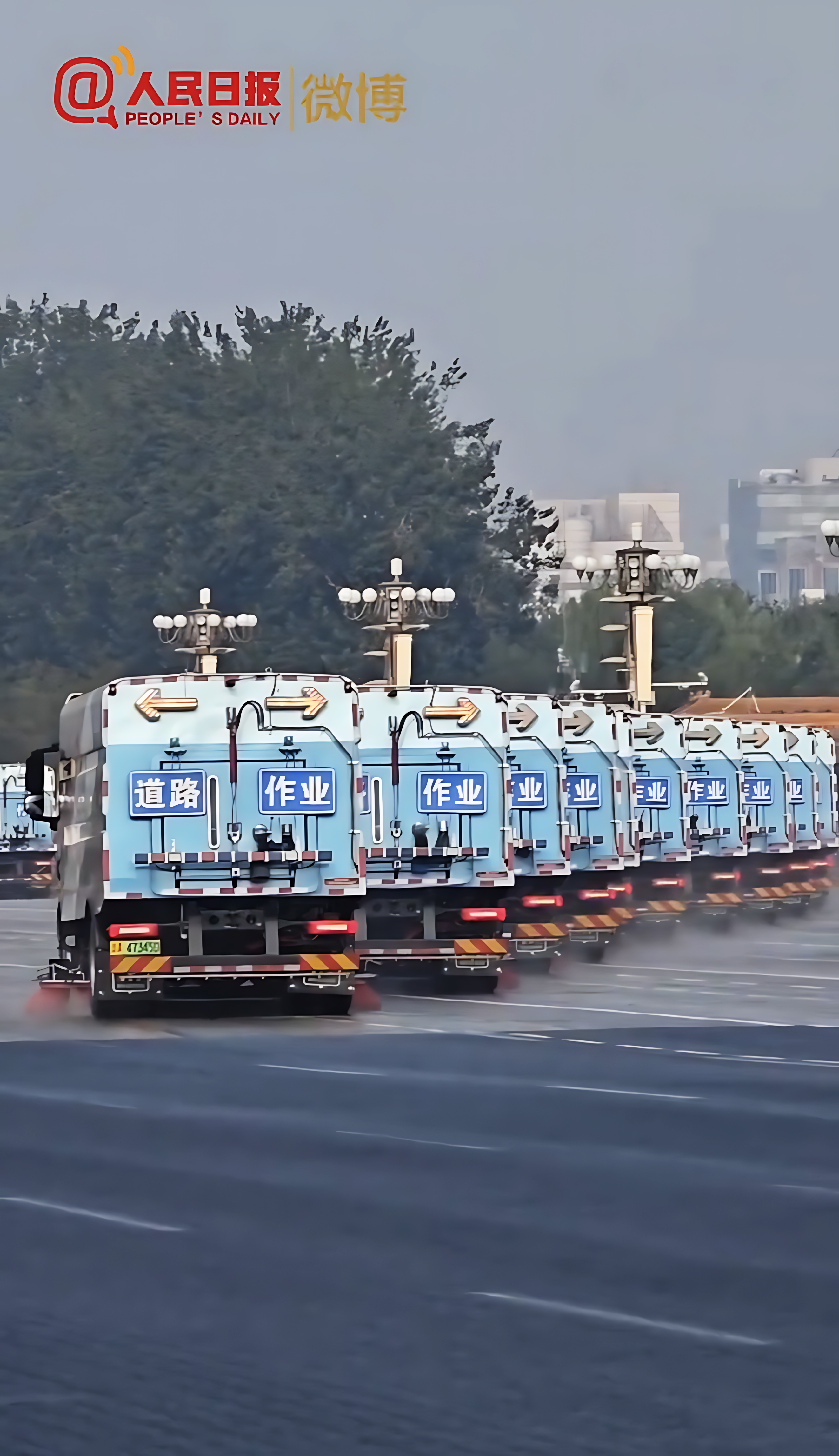 2、車隊駛過長安街